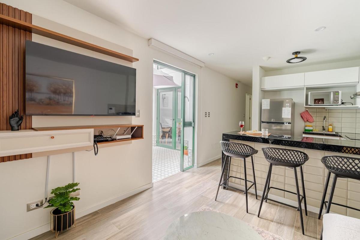 Vacation Escape - Elegant Barranco Near & Art Appartement Lima