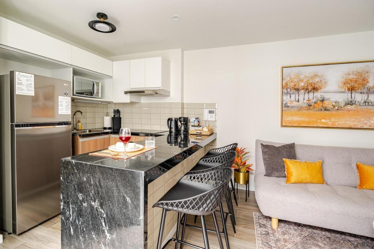 Apartment Vacation Escape - Elegant Barranco Near & Art Lima